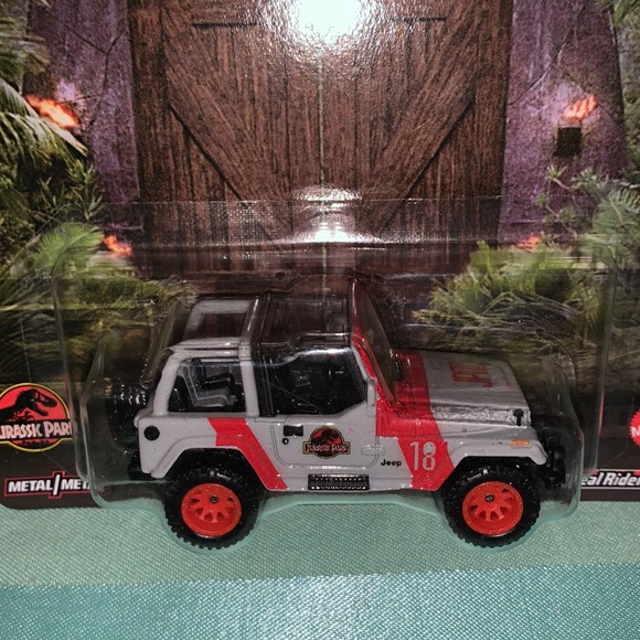 Hot Wheels Premium Jurassic Park '92 Jeep Wrangler Sahara - Picture 2 of 6